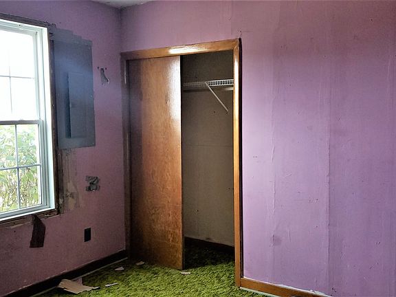 5th image of 203 E 7th St