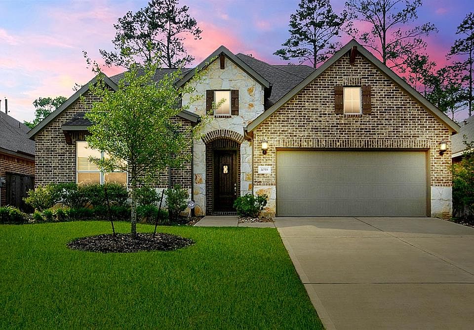Welcome home to 1059 Ginger Glade Lane in the gated community of Woodtrace in Pinehurst, Texas.