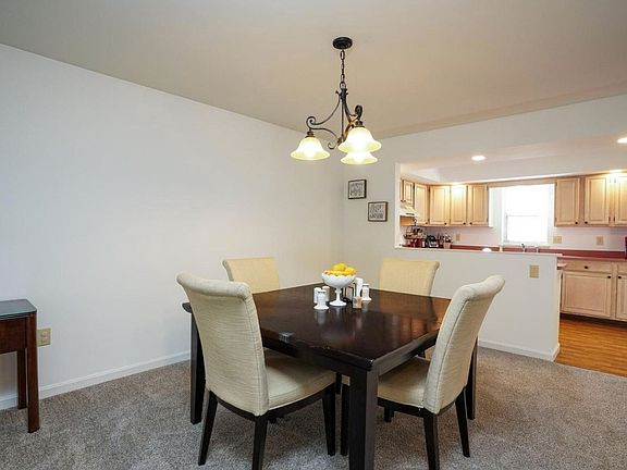 4th image of 900 Skyview Dr