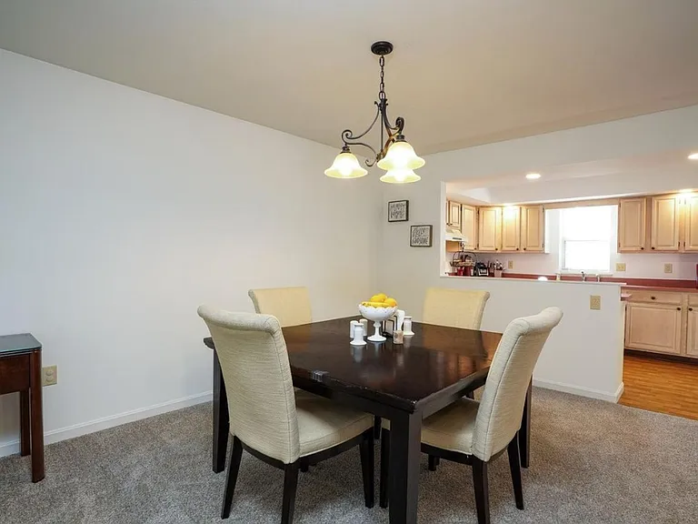 900 Skyview Dr — Photo 4