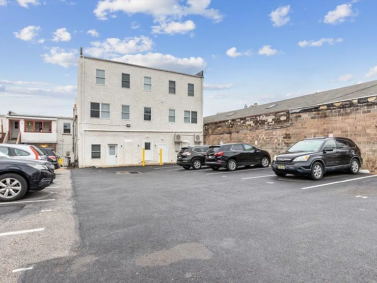 316 Bridge St #D — Photo 15