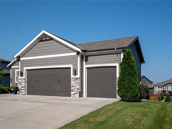 5th image of 408 SE Brookside Dr