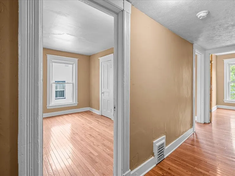 32 Home St SE #2 — Photo 10