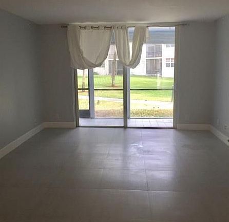 5th image of 9800 N Hollybrook Lake Dr APT 101