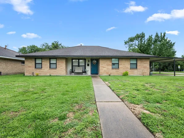 8215 Braes River Dr, Houston, TX 77074