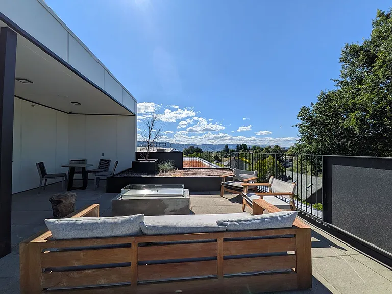 Division 31 Apartments — Photo 22