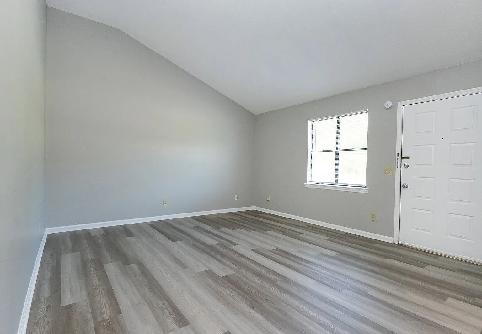 1 bed, 1.0 bath, $795 — Photo 4
