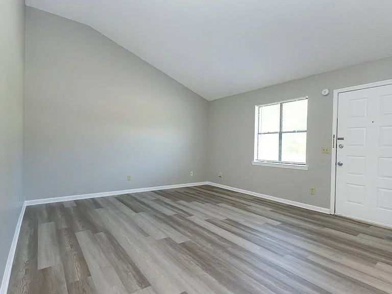 52 Nicole Ln — Photo 4
