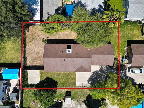 4th image of 1909 N Summit Ave