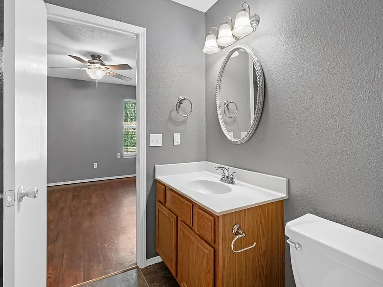 S Erika Ave Duplex — Photo 10