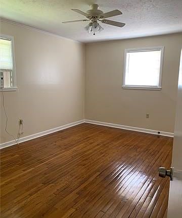 5th image of 4227 Lenora St