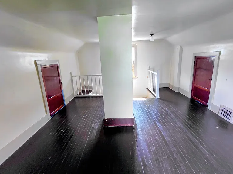 697 Crosby St — Photo 11