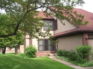 203 Stafford Dr, Wheeling, IL