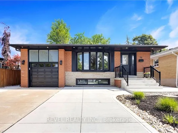 38 Birgitta Cres, Toronto, ON M9C 3W4