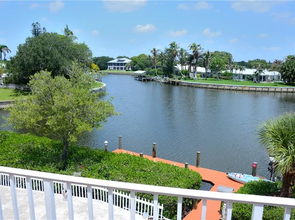 2165 6th Ct SE, Vero Beach, FL 32962