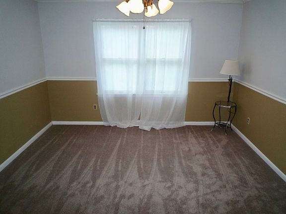 5th image of 131 Pigeon Run Dr