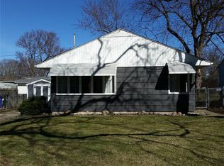 510 40th St NE, Cedar Rapids, IA 52402