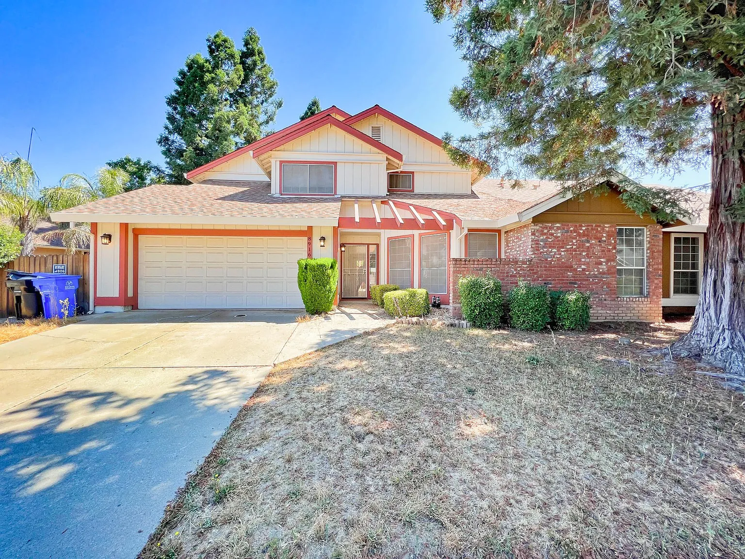 8916 Laguna Springs Way photo 1
