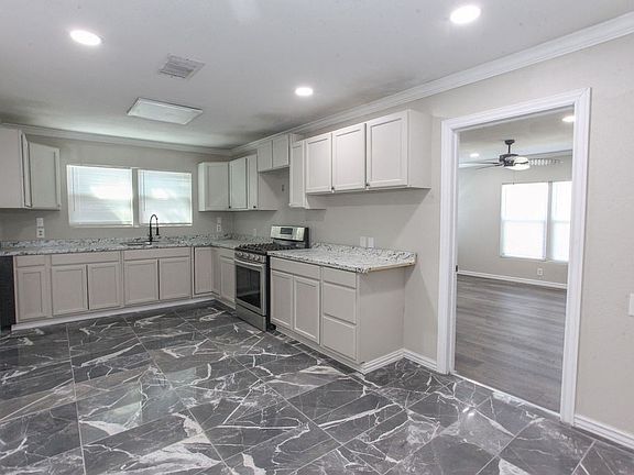 2nd image of 1507 E 11th Pl