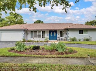 5621 SW 6th St, Plantation, FL 33317