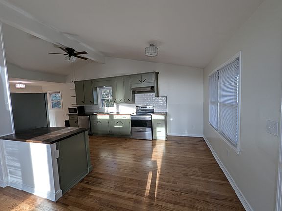 3rd image of 2701 Briarwood Cir SE