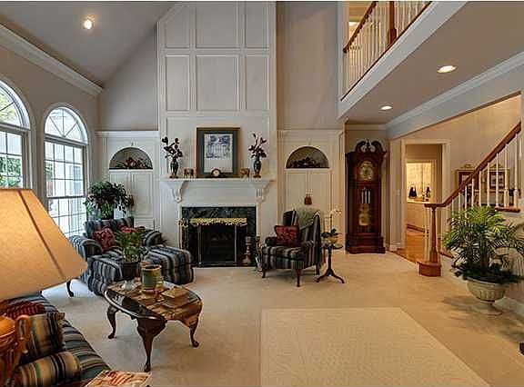 3rd image of 387 Greystone Glen Cir