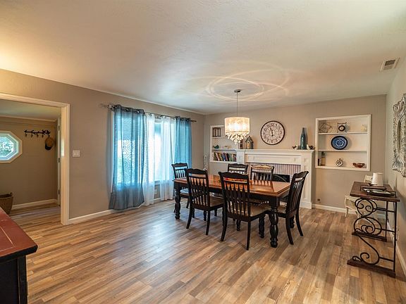 5th image of 2512 Castlewood Dr