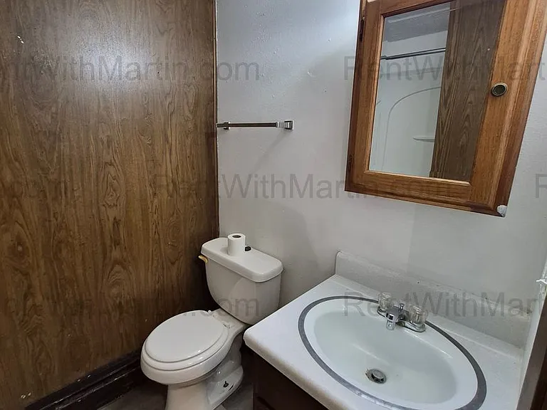1009 Thorndale Ave — Photo 11