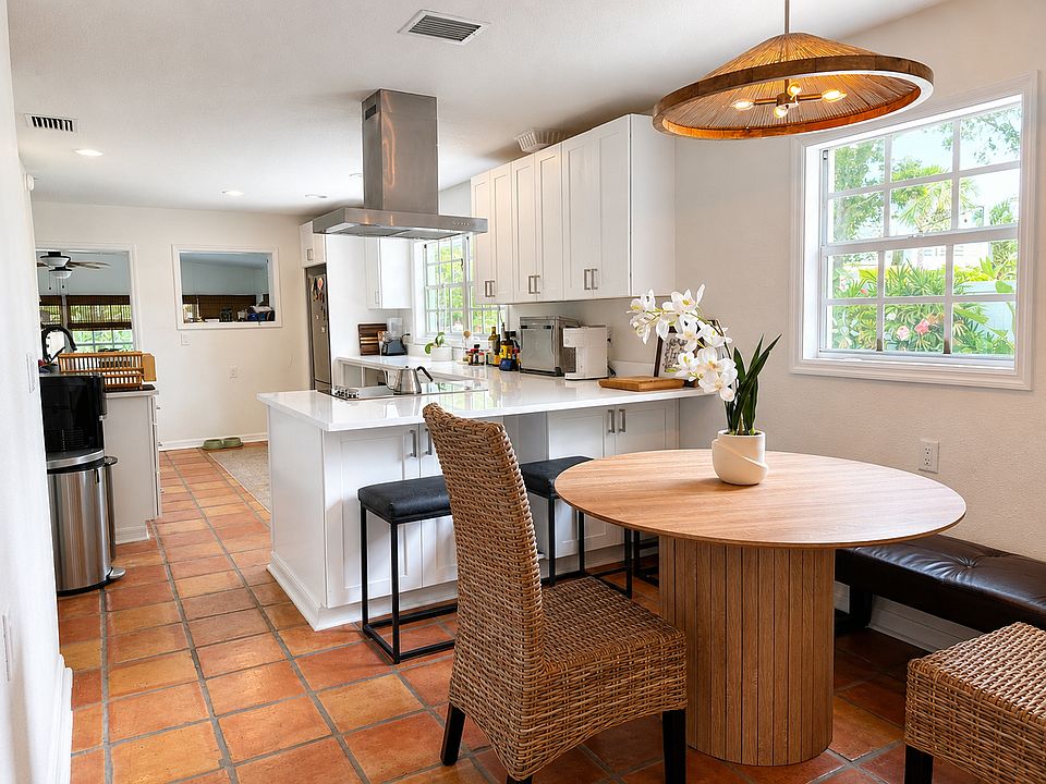Eat in kitchen