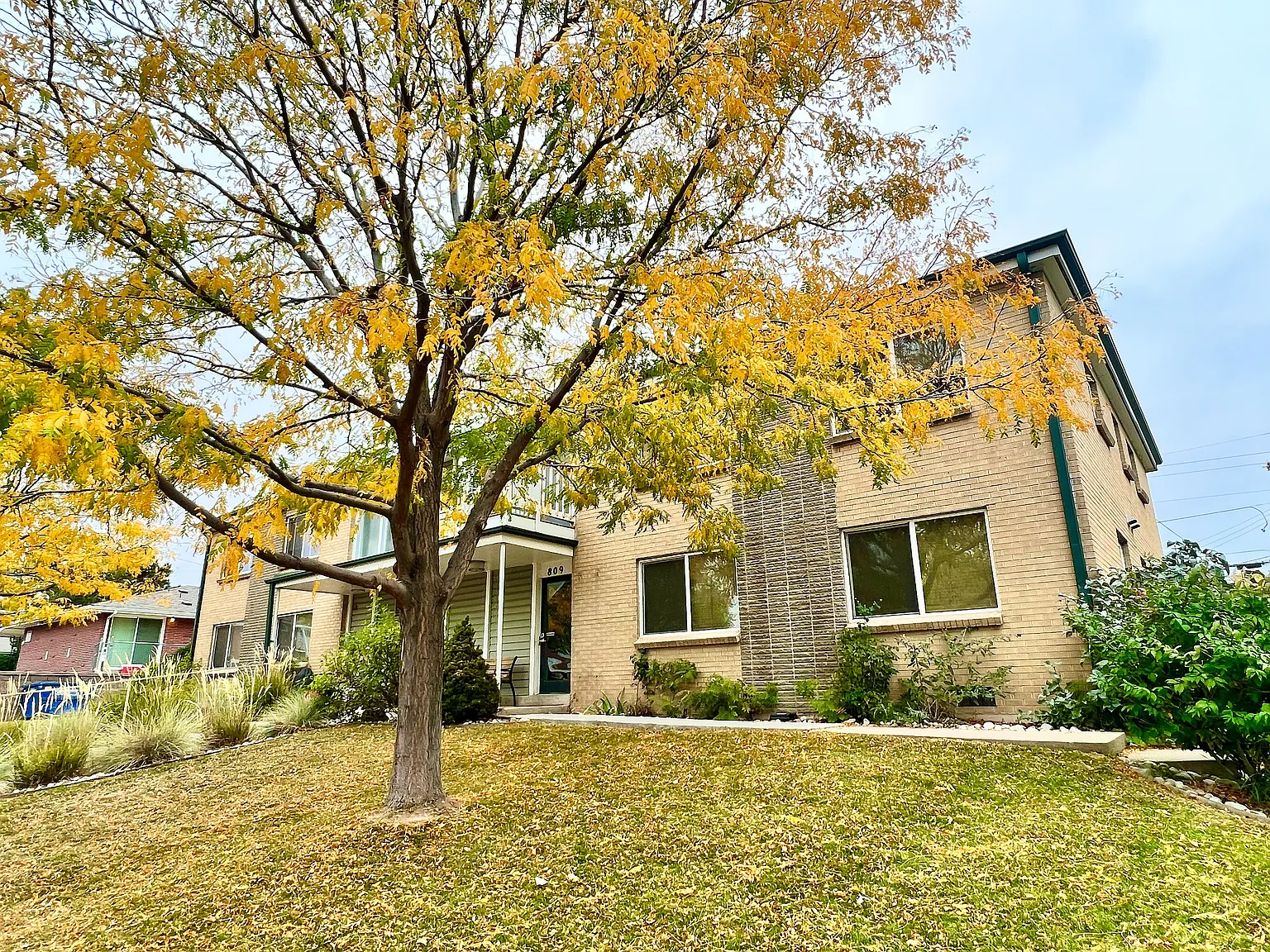 Oak Street Apartments — Photo 4