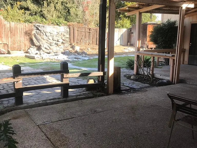 916 Mammoth Ave — Photo 8
