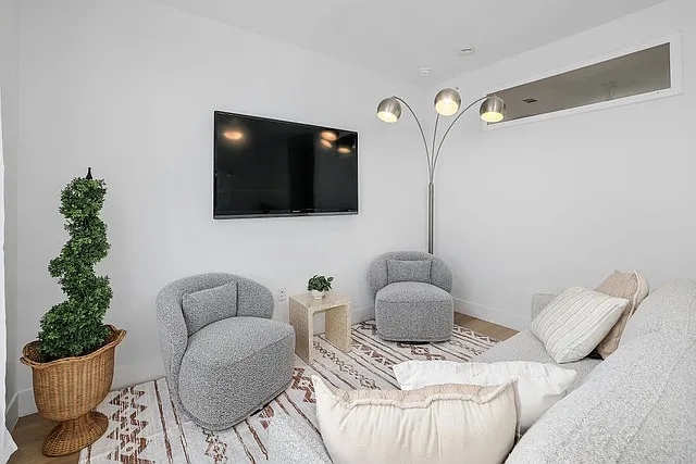 1701 Simond Ave #615 — Photo 12