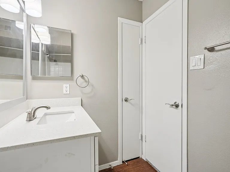 5644 Riverwalk Dr — Photo 69