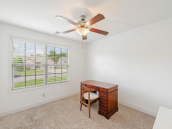 3rd image of 408 Leslie Wood Dr