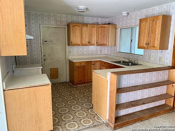 3rd image of 3219 Shady Springs Dr