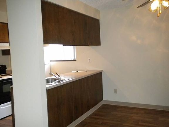 Open kitchen/dining room