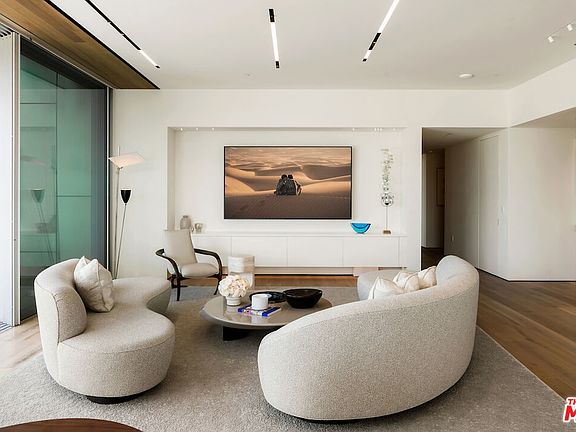 3rd image of 8899 Beverly Blvd #5A