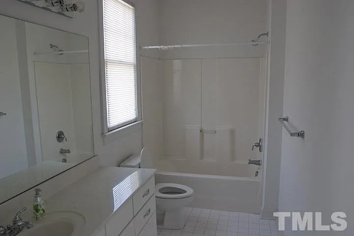 701 Copperline Dr #301 — Photo 8