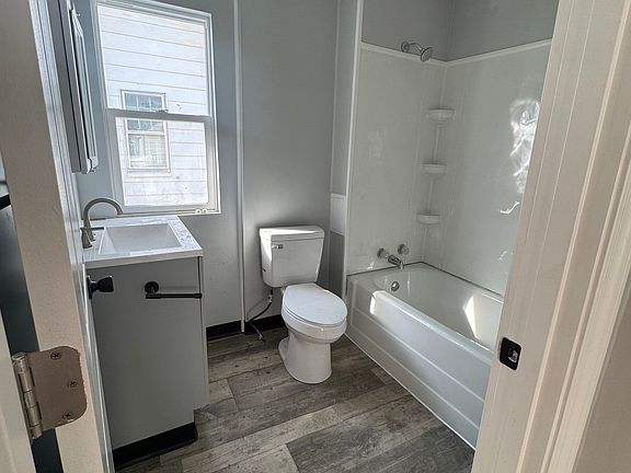 5th image of 2641 4th Ave