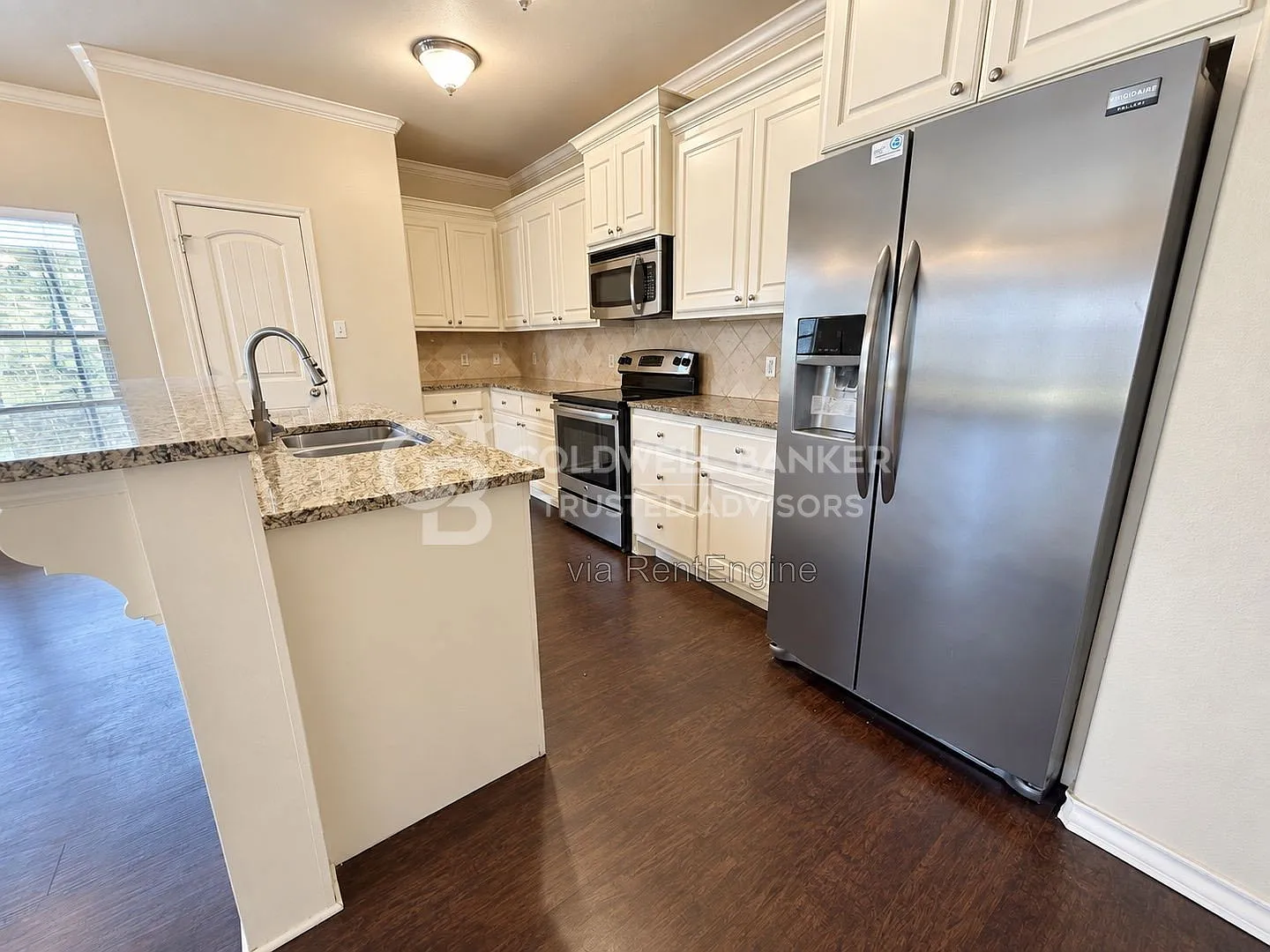 3 bed, 2.0 bath, 1834 sqft, $1,825 — Photo 2