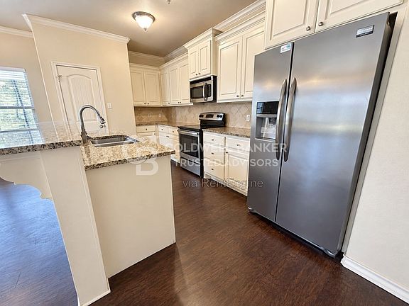 3rd image of 5019 Jarvis St