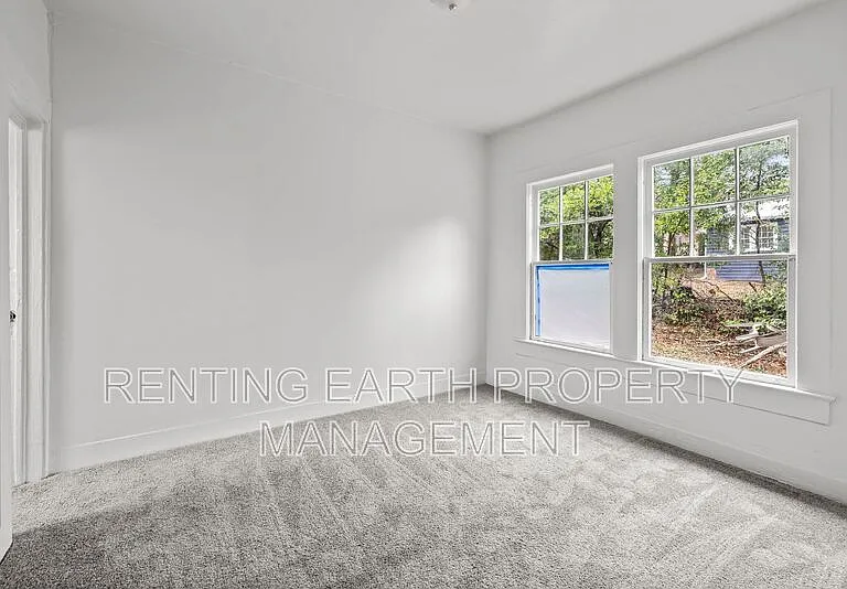 612 12th St W — Photo 17