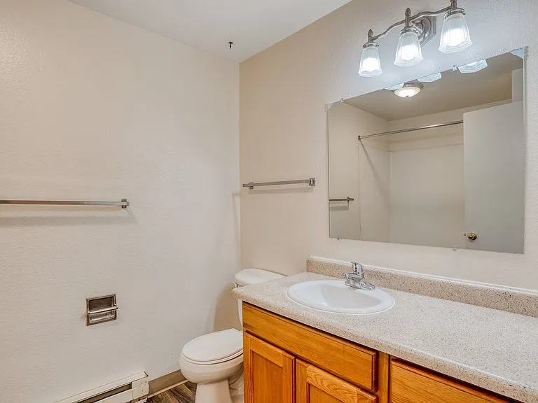 Stafford Court Apartments — Photo 9