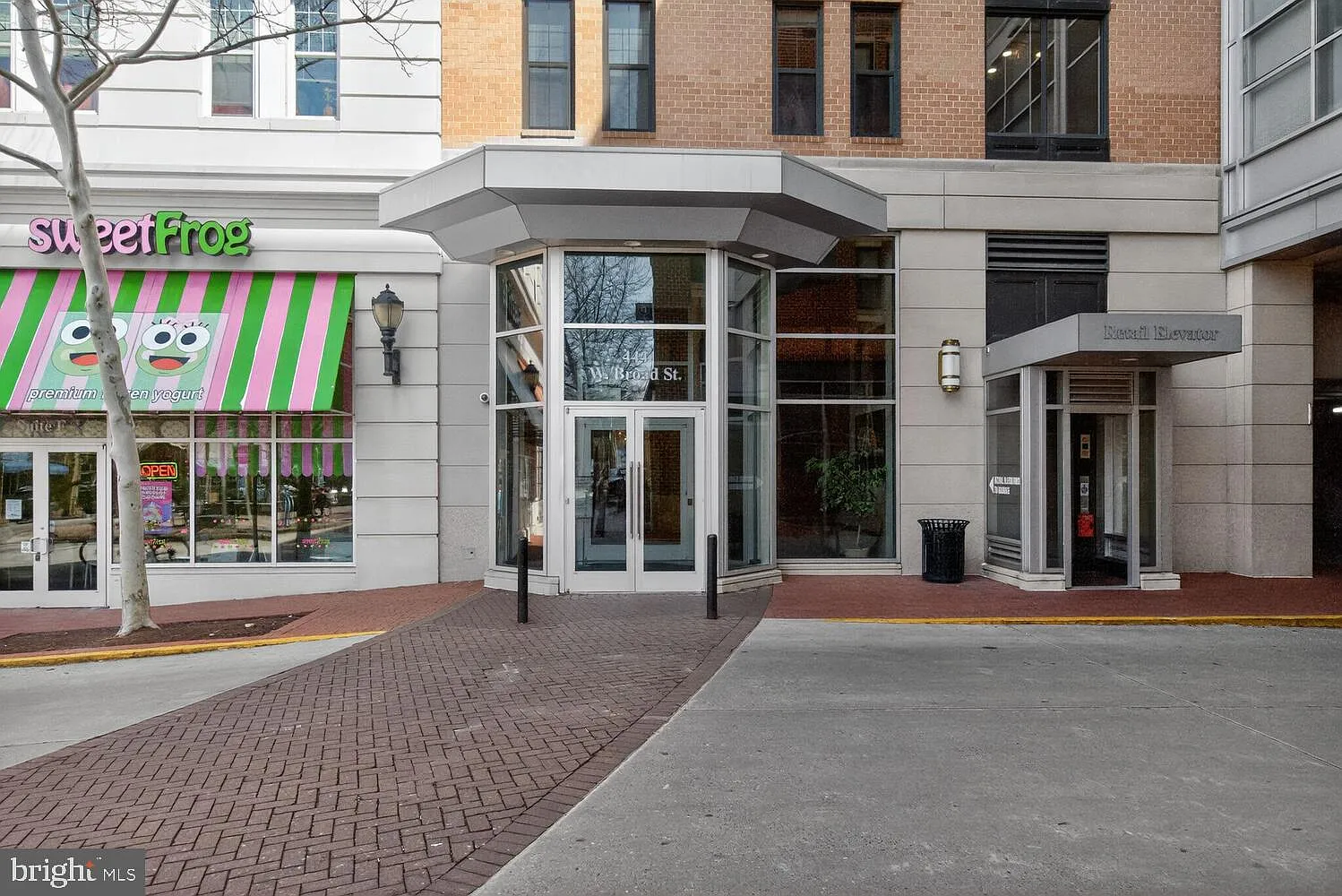 444 W Broad St — Photo 2