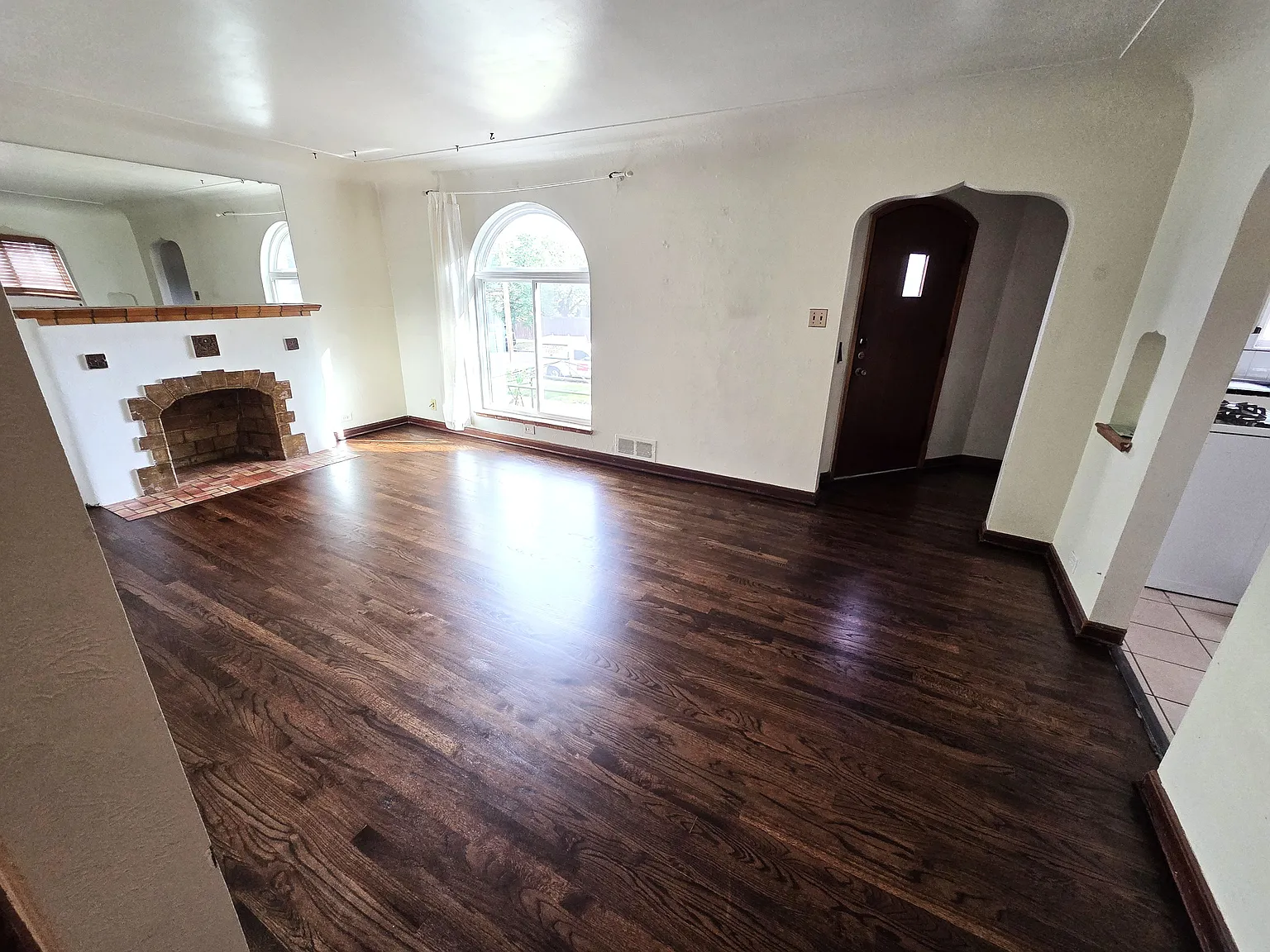 2 bed, 810 sqft, $2,040 — Photo 3