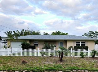 8899 109th St, Seminole, FL 33772