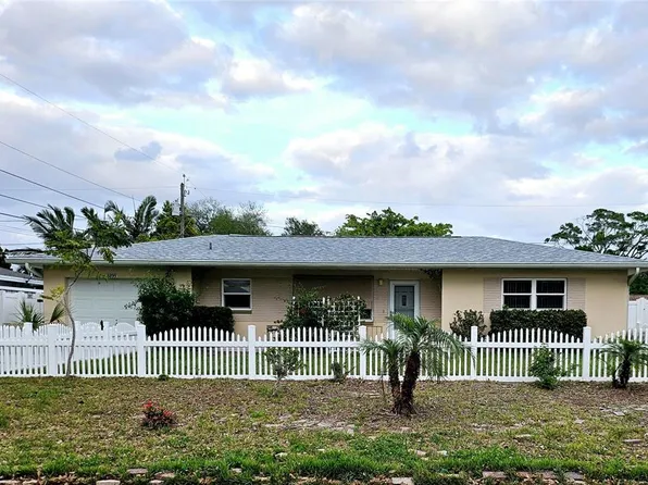 8899 109th St, Seminole, FL 33772