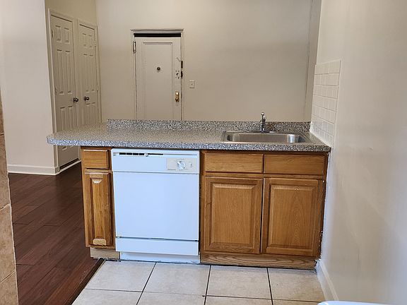 5th image of 510 Riverdale Ave #1G