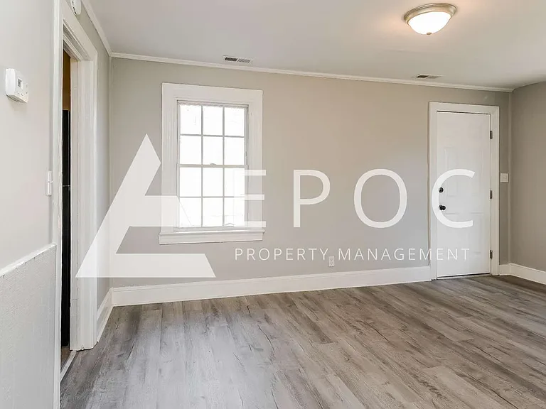 909 Grant St — Photo 8