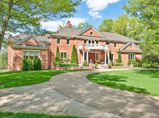 10023 Applegate Ln, Brighton, MI 48114